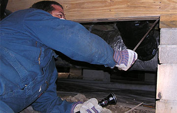 Inspecting a crawl space 
