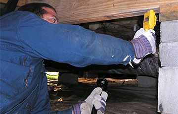 Measuring moisture levels 